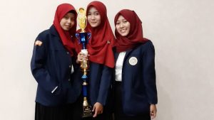 FENY Dwintania (Kiri), Umami Nurvita Mayangsari (tengah), Aisyah Nusa Ramadhana (kanan). (Foto: Dok. Pribadi)