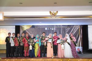 SEPULUH finalis Duta Vokasi 2019 UNAIR seusai pemilihan di Aula Gedung A FV UNAIR Lantai 3, Minggu (13/10/2019). (Foto: Istimewa)