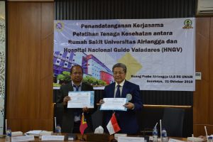 RUMAH Sakit UNAIR lakukan penandatanganan kerjasama pelatihan tenaga kesehatan dengan Hospital Nacional Guido Valadares Timor Leste. (Foto: Zanna Afia)