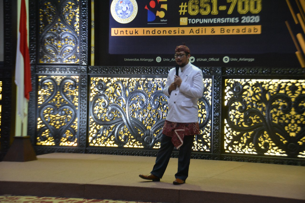 PESERTA saat menyanyikan lagu keroncong di Aula Amerta Kantor Manajemen pada Jumat (25/10/19). (Foto: Intang Arifia)