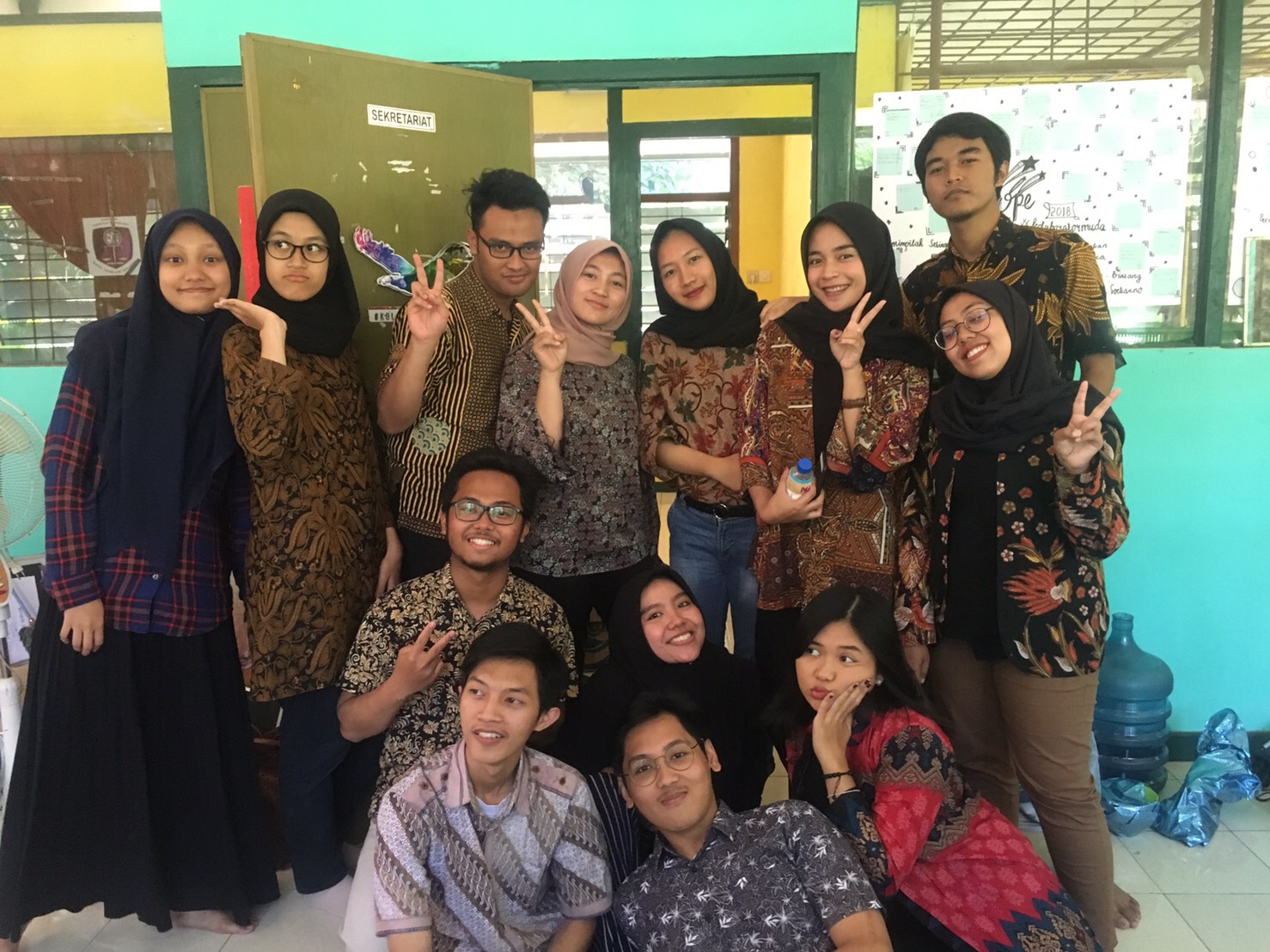 Universitas Airlangga (UNAIR) Faculty of Science and Technology (FST) students wear batik as a form of participation in ABG program. (Photo: By courtesy)