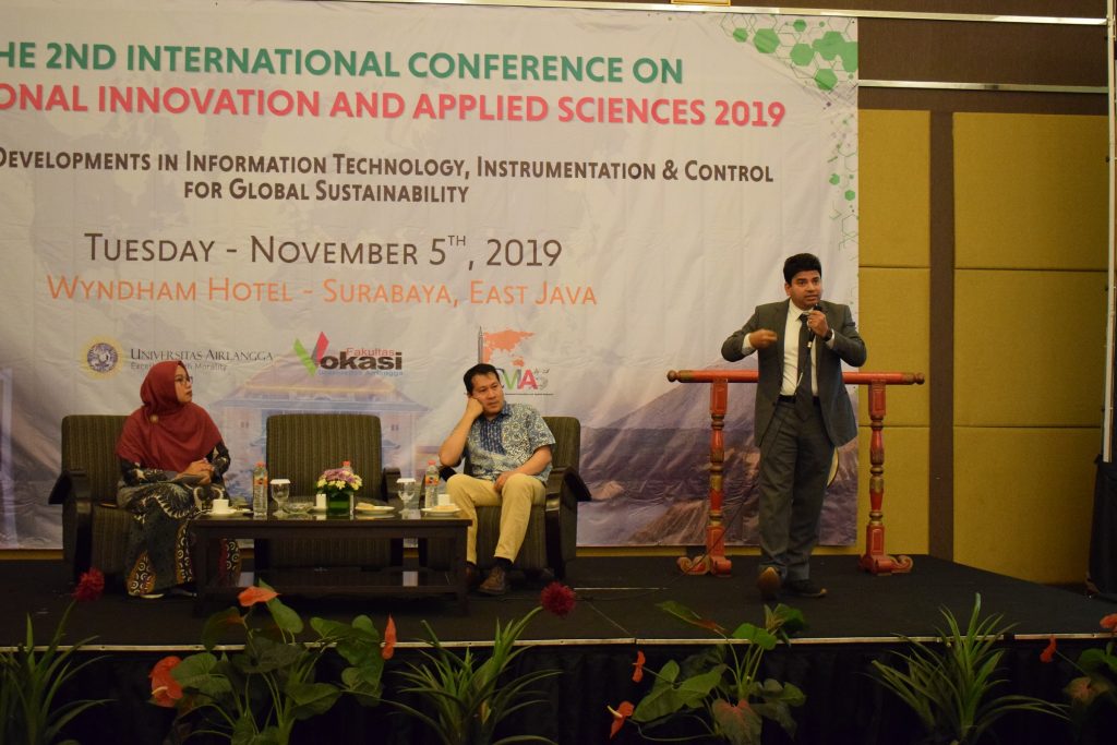 SYED Abdul Shabbir, MD., MSc., Ph.D. dari Taipei Medical Universiti saat sesi keynote speech mengenai artificial intelligence dalam 2nd ICVIAS 2019 pada Selasa (05/11/2019) di Wyndham Hotels & Resorts, Surabaya. (Foto: Anugrah Visar Rahman)