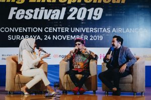 ATTA HALILINTAR sedang diwawancarai oleh MC tentang cerita perjalanan kesuksesanya (Foto: Fahmi Royani)