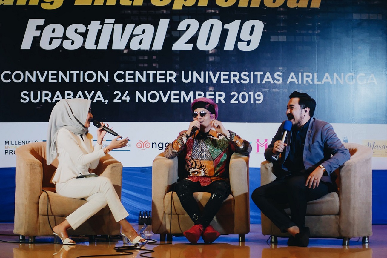 ATTA HALILINTAR sedang diwawancarai oleh MC tentang cerita perjalanan kesuksesanya (Foto: Fahmi Royani)