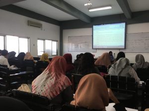 SALAH satu kegiatan kuliah mahasiswa program studi D3 Akuntansi Fakultas Vokasi (FV) Universitas Airlangga (UNAIR). (Foto: Istimewa)