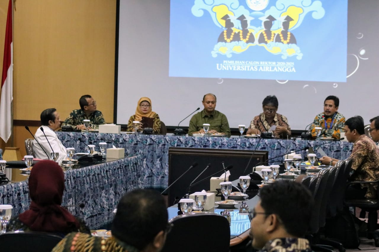 RAPAT Panitia Seleksi Calon Rektor 2020 di Ruang Sidang Pleno, Lantai 3, pada Senin (30/12/2019). (Foto: Agus Irwanto)
