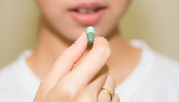 ILUSTRASI orang minum obat. (Foto: Istimewa)