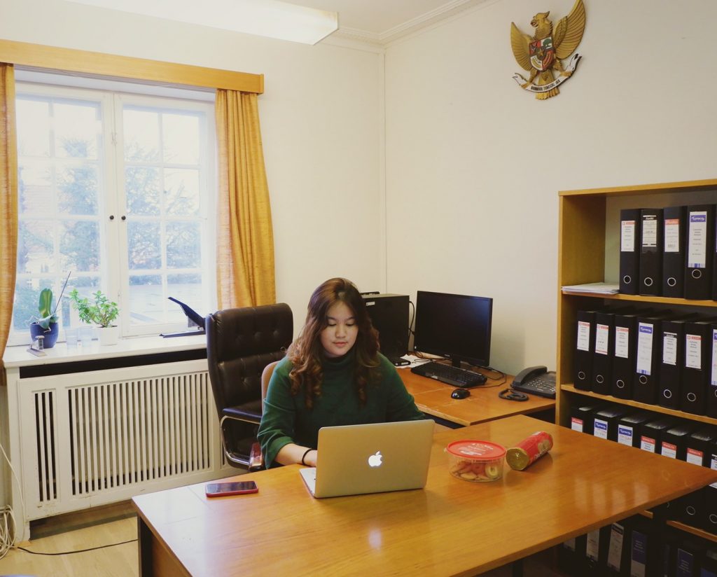 NABILA at the Indonesian Embassy in Copenhagen. (Photo: Private Doc.)