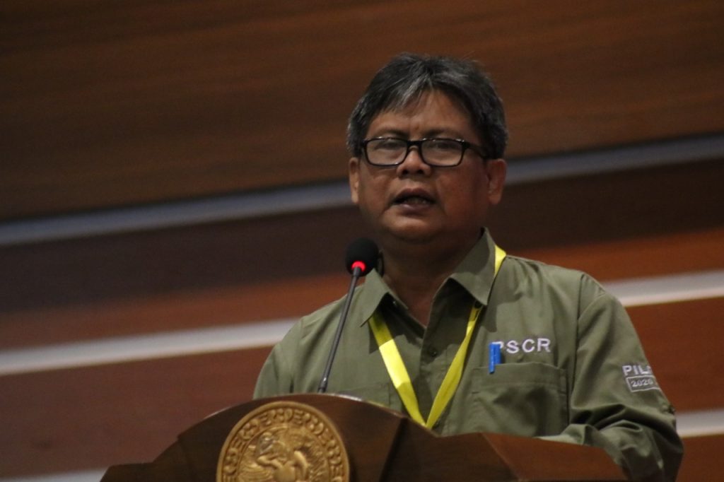 Head of Rector Selection 2020-2025 Prof. Suryanto when giving a speech at the Hall of Garuda Mukti Campus C UNAIR on Wednesday (2/19/2020). (Photo: Andi Parmono)