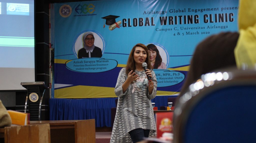 INGE Dhamanti, SKM., MPH., Ph.D. during presentation in Global Writing Clinic (GWC) 2020 which was held on Wednesday, March 4, 2020 and Thursday, March 5, 2020. (Photo: Nindita Naisella)