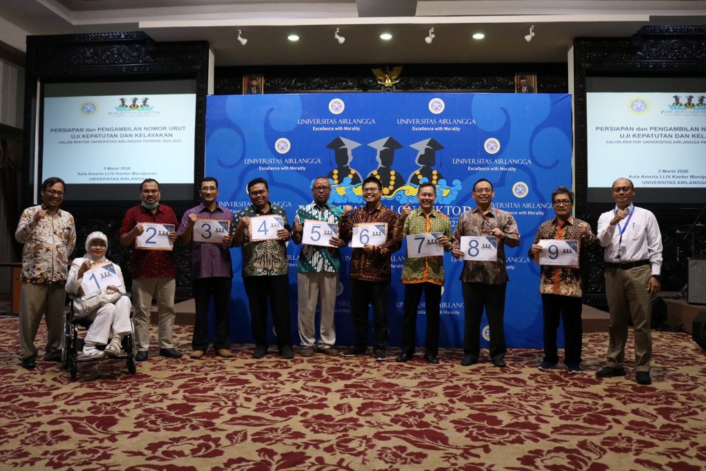 PARA calon rektor usai mengambil no urut Uji Kepatutan dan Kelayakan. (Foto: Agus Irwanto)