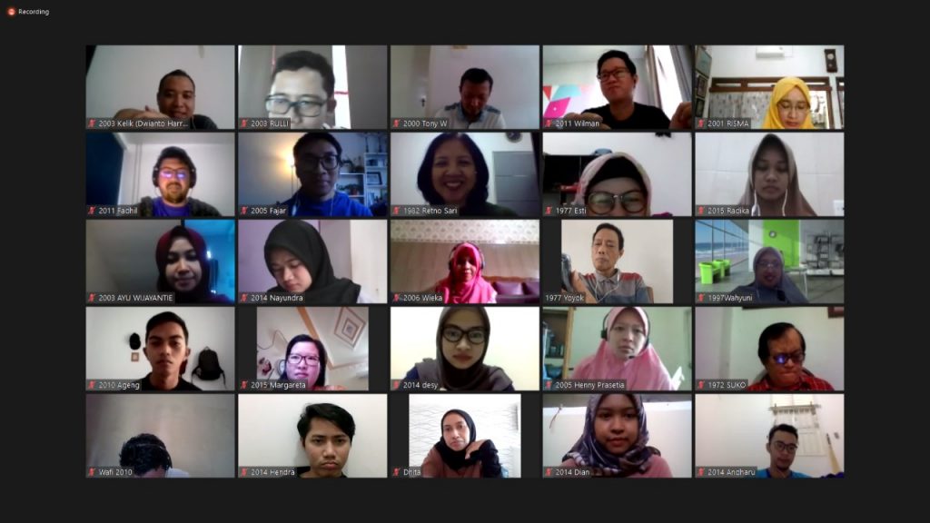 ACARA Halalbihalal dan Talkshow ALFAS UNAIR yang dilakukan secara daring via Zoom. (Foto: Istimewa)