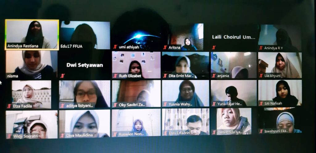 SUASANA diskusi Alumni Berbagai Farmasi UNAIR yang digelar via daring. (Foto: Istimewa)