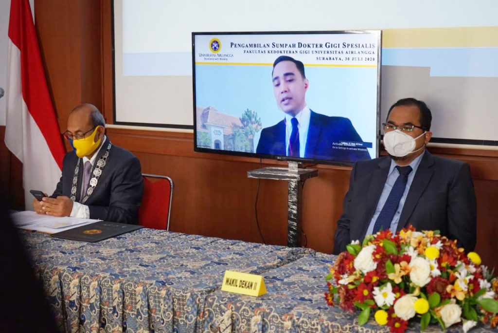 Oath taking of dental specialist at Faculty of Dental Medicine (FKG) UNAIR on Thursday, July 30, 2020. (Photo: Andri Hariyanto)