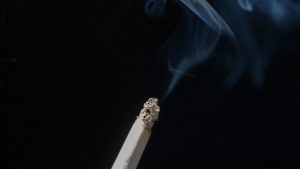 ILUSTRASI asap rokok. (Foto klikdoktor.com)