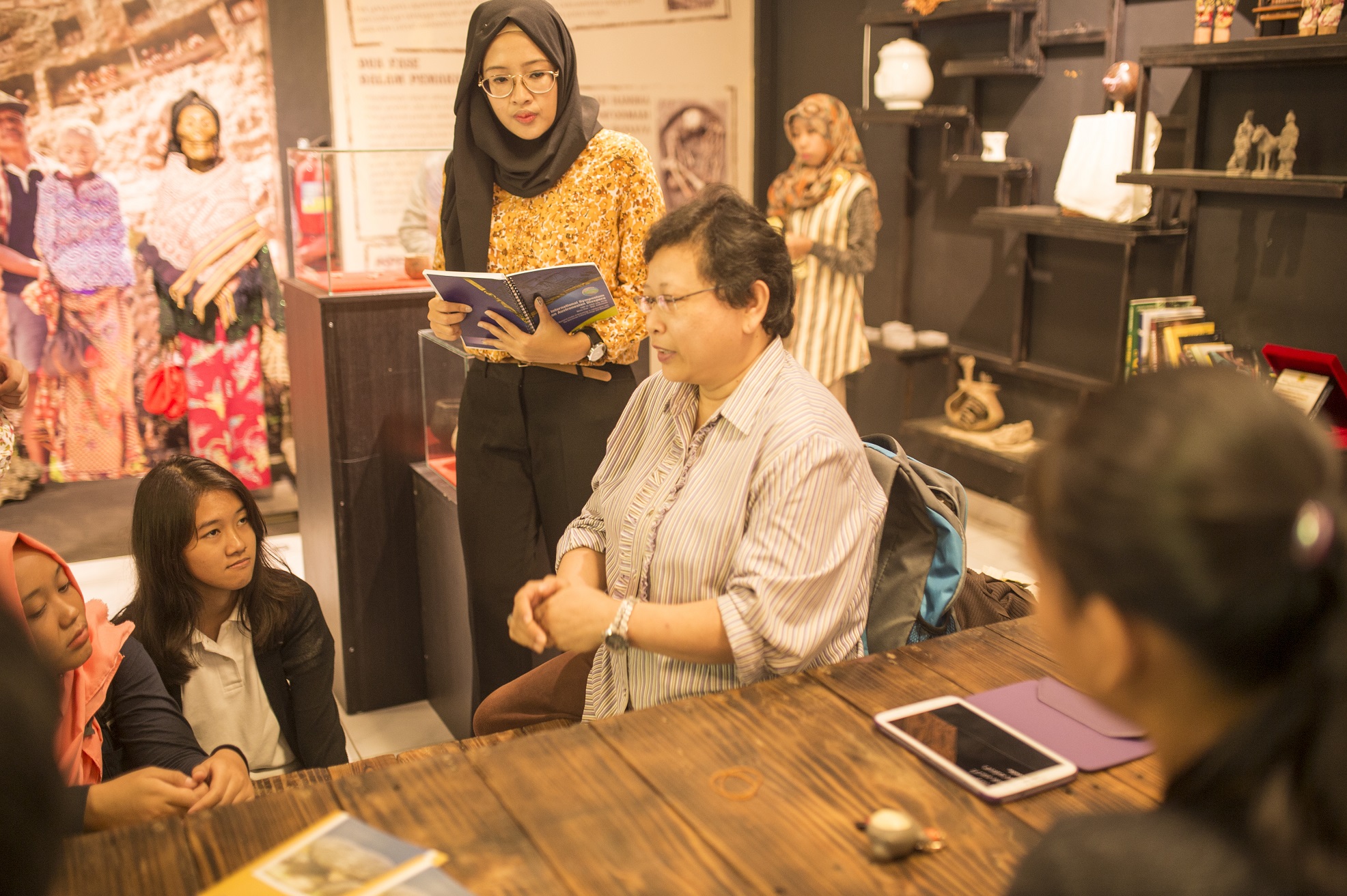 DISKUSI di museum kematian FISIP UNAIR. (Foto: Istimewa)