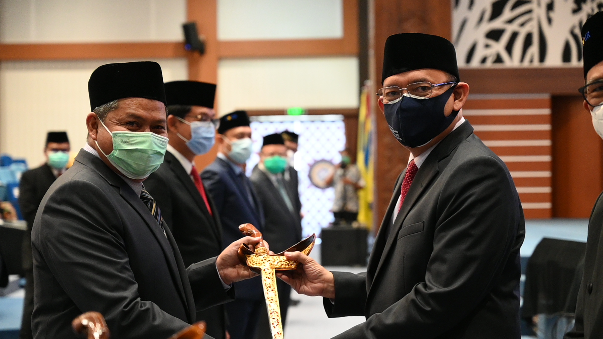 Prof. Dr. Ah. Yusuf, S.Kp., M.Kes., being inaugurated as dean of Faculty of Nursing (FKP) for 2020-2025 period. (Photo: M. Alif Fauzan)
