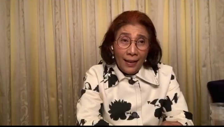 SUSI Pudjiastuti dalam Webinar Nasional bertema Embracing Uncertainties to Challenge Global Crisis yang diadakan Fakultas Ekonomi dan Bisnis (FEB) Universitas Airlangga (UNAIR). (Foto: Istimewa)