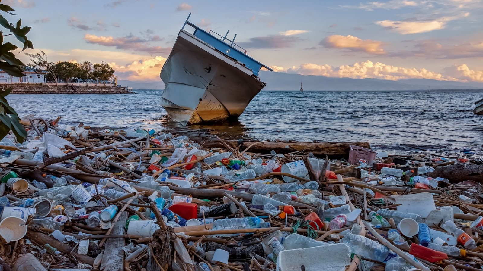 Tanggung Gugat Negara Dalam Pencemaran Limbah Plastik Universitas Airlangga Official Website