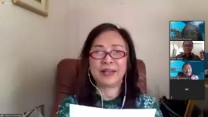 PROF. Dr. dr. L. Meily Kurniawidjaja, M.Sc., Sp.Ok saat menjadi narasumber dalam webinar nasional K3 yang digagas oleh Prodi K3 FV UNAIR pada (11/10/2020). (Foto: Istimewa)