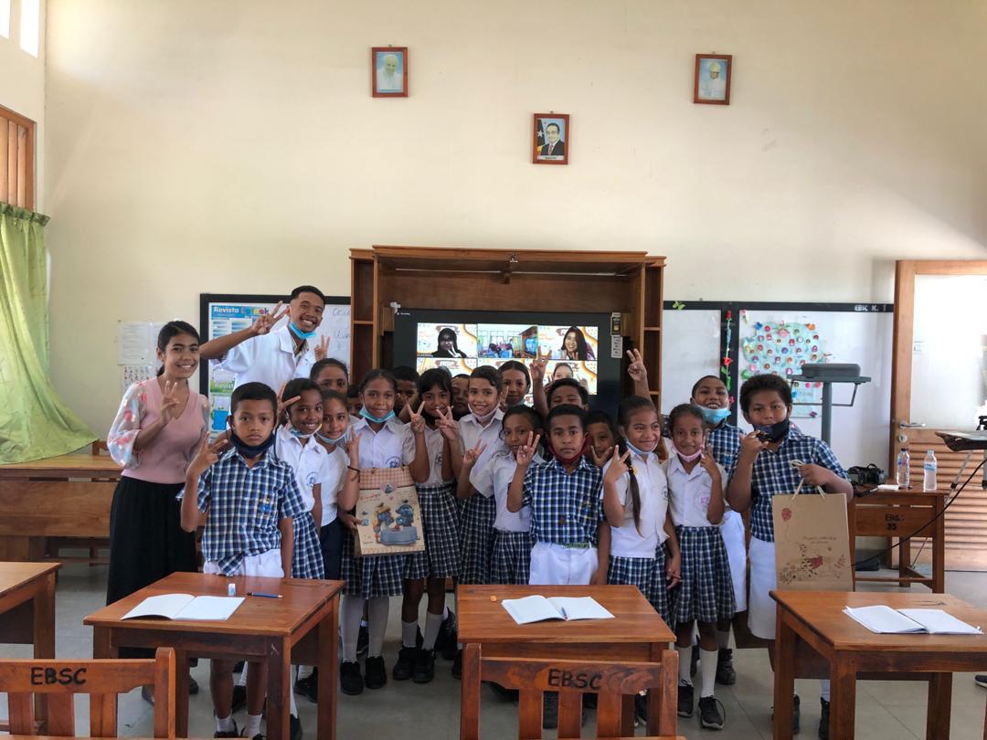 POTRET Para siswa SD São Carlos Pasca Kegiatan FKG-Peduli di Timor Leste. (Foto: Dok. Pribadi)