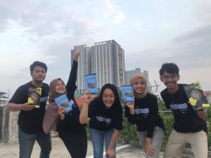 TIM Start up Marine Bar Company dengan produknya. Dari kiri : Ghurill, Shindy, Alvida, Salma dan Fadhil. (Foto: Marine Bar)