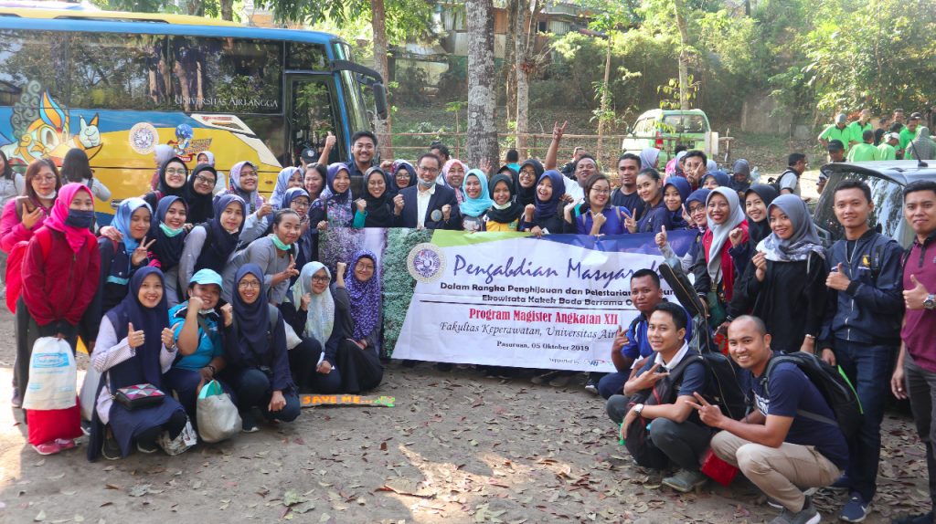 SESI foto bersama civitas akademika Fakultas Keperawatan seusai kegiatan pengabdian masyarakat. (Foto: Istimewa)