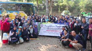 SESI foto bersama civitas akademika Fakultas Keperawatan seusai kegiatan pengabdian masyarakat. (Foto: Istimewa)