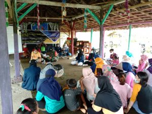 SOSIALISASI pengolahan dan pemasaran produk olahan ikan yang dilaksanakan di Desa Tapen, Kecamatan Tapen, Kabupaten Bondowoso, Jawa Timur pada (6/2/2021). (Foto: Istimewa)