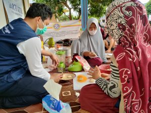 TIMFPK UNAIR memberikan pelatihan kepada masyarakat Sulbar. (Foto: Tim FPK UNAIR)