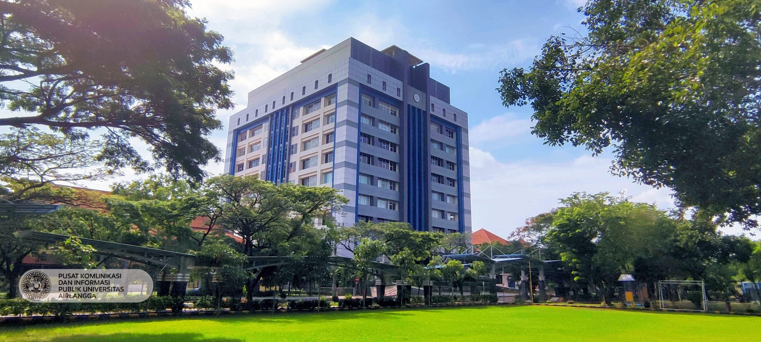 GEDUNG Nanizar Fakultas Farmasi Universitas Airlangga. (Foto: Agus Irwanto)