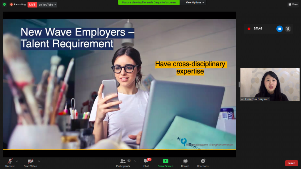 CEO Bright Internship Florensia Wiyono Daryanto saat menyampaikan materi dalam acara bertajuk "Job-Hunting Hacks: Resume & Interview Upgrade" Direktorat Pengembangan Karir, Inkubasi, Kewirausahaan, dan Alumni (DPKKA) Universitas Airlangga pada Kamis (8/4/2021) secara virtual via ZOOM Meeting. (Tangkapan layar ZOOM Meeting)
