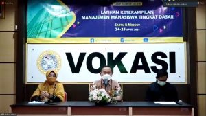 Suasana LKMM-TD Fakultas Vokasi UNAIR. (Foto: Moch Rachman Halim)