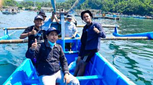 DOSEN dan mahasiswa tengah melakukan penelitian. (Foto: fpk)