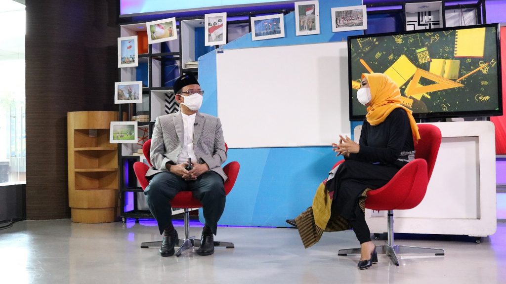 Rector of UNAIR Prof. Dr. Mohammad Nasih, SE., MT., Ak. in a program on JTV, Friday, May 7, 2021. (Photo: Bastian Ragas)