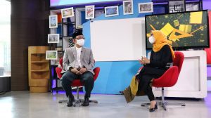 REKTOR UNAIR Prof. Dr. Mohammad Nasih, SE., MT., Ak. saat berbincang dalam program acara di JTV, Jum'at (7/5/2021). (Foto: Bastian Ragas)
