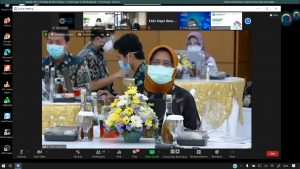 DEKAN FEB Prof. Dr. Dian Agustia, SE., M.Si., Ak. CMA., CA., dalam Focus Group Discussion (FGD) guna membahas pengembangan kurikulum berbasis revolusi industri 4.0 pada Sabtu (19/6/2021).
