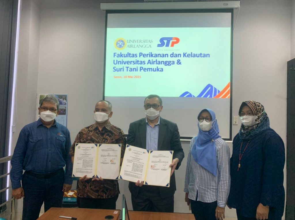 DEKAN FPK Prof. Ir. Mochammad Amin Alamsjah M.Si., Ph.D beserta Jajaran Dekanat bersama dengan STP. (Foto: Humas FPK UNAIR)