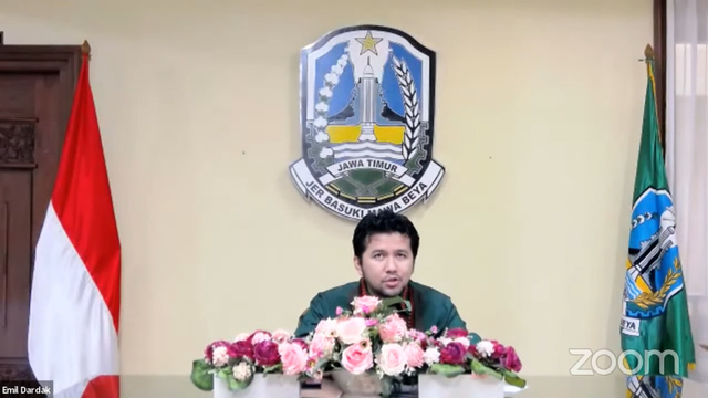 EMIL Dardak saat membuka sekaligus memberikan materi jurnalistik kepada mahasiswa.