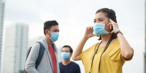 ILUSTRASI pemakaian masker yang benar. (Foto: kompas.com)
