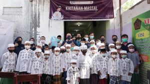 PUSPAS dan BKRSFK UNAIR Gelar Khitanan Masal untuk Anak Yatim Piatu