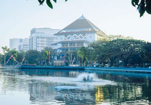 Gedung Rektorat dan Danau Kampus C