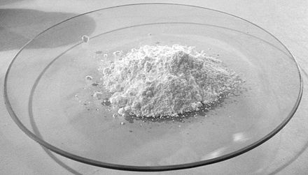 Ukuran Kristal, Regangan, dan Dislokasi Serbuk Barium Titanat yang Dipengaruhi oleh Polivinil Alkohol dan Temperatur