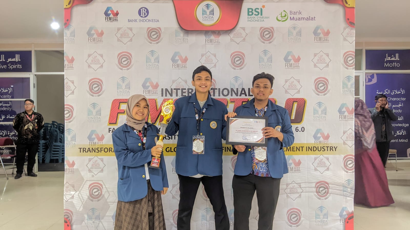 Mahasiswa EKIS UNAIR Raih Juara I Olimpiade Ekonomi Islam IESCO 6.0 ...