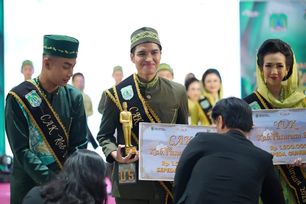 Penobatan Tri Wahyudi sebagai Cak dalam Ajang Pemilihan Cak dan Yuk Kabupaten Pasuruan 2023 (sumber: pribadi)