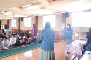 Kunjungi SMK Gama Cendekia Surabaya, Battra UNAIR Lakukan Branding Prodi