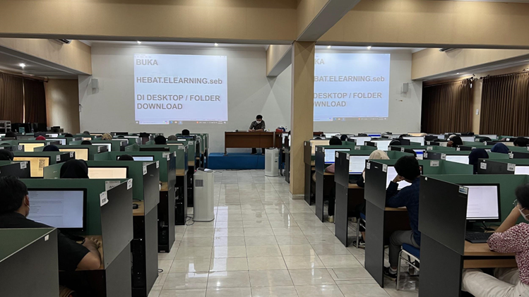 Persiapan Ruang CBT Dalam Rangka UTBK SNBT - Universitas Airlangga ...