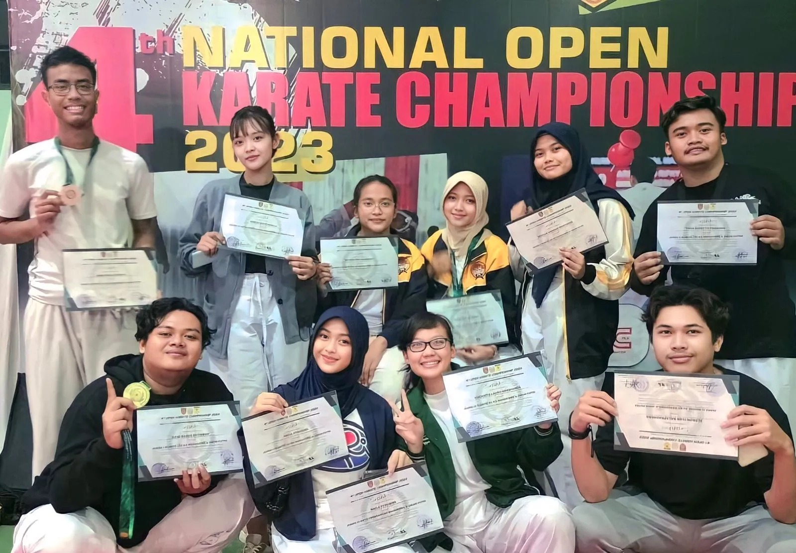 Rilis: UKM Karate DO UNAIR Borong 13 Medali Kejuaraan Nasional Karate di Malang