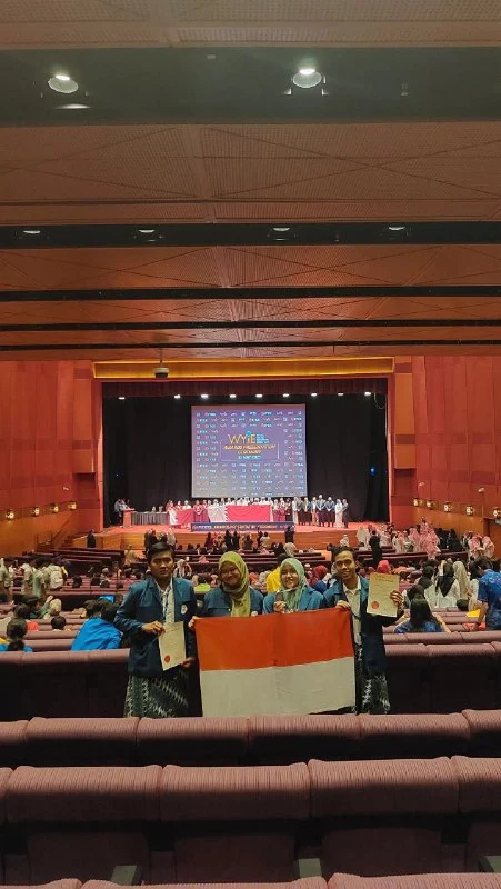 Gelatah UNAIR team won a silver medal in the World Young Invention Exhibition (WYIE) Competition 2023 in Malaysia (Photo: By courtesy)