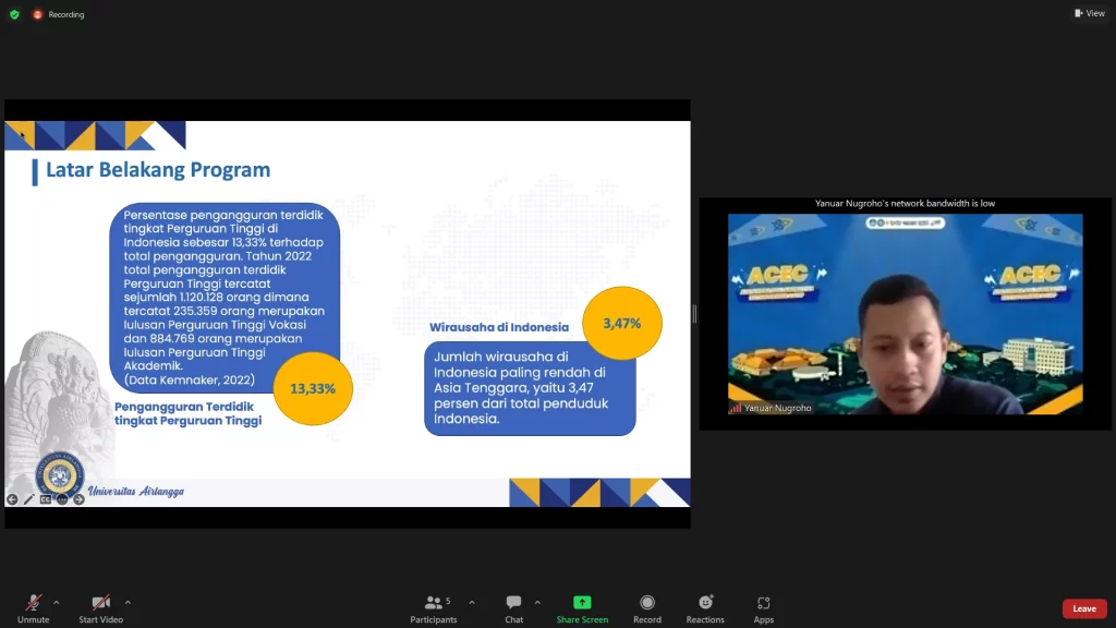 Yanuar Nugroho staff DPKKA sedang menjelaskan program ACEC kepada mahasiswa via daring (Foto: Ini Tanjung Tani)